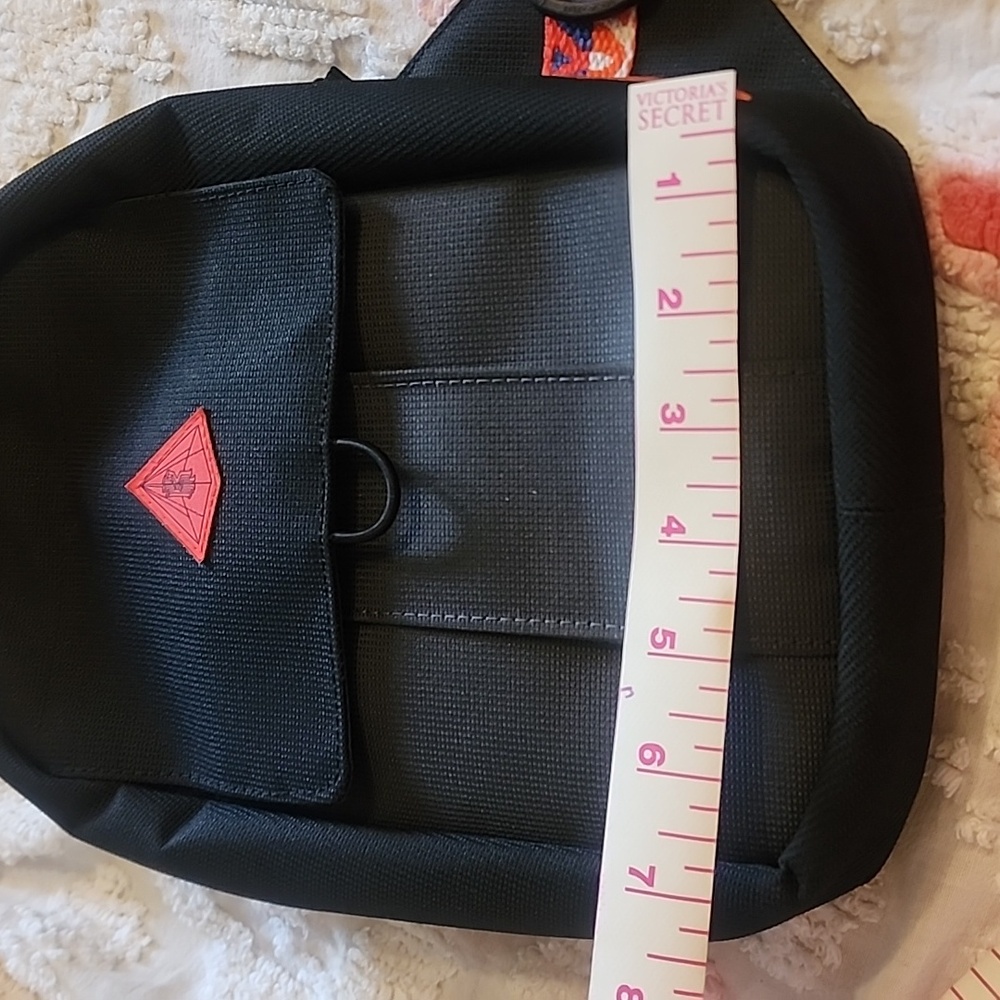 Nike Kyrie Crossbody Sling Bag In Black  NWOT - Picture 4 of 6